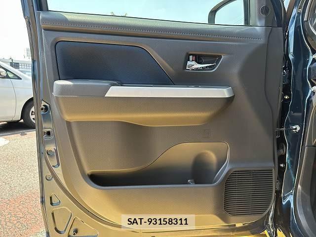 Toyota ROOMY 2021-04 8223256-6