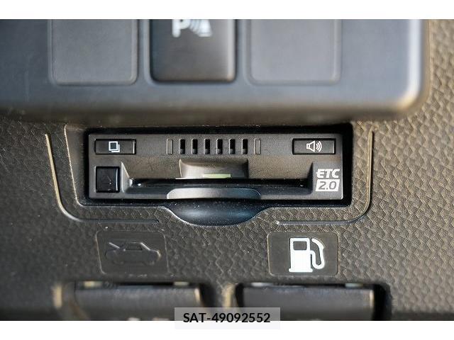 Toyota ROOMY 2021-07 8223266-10