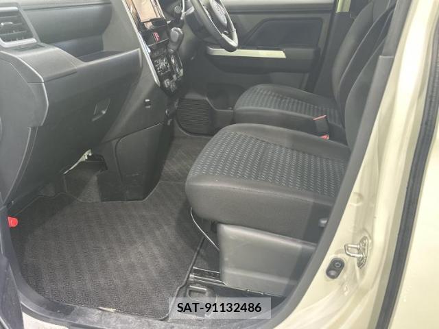 Toyota ROOMY 2021-05 8225052-5