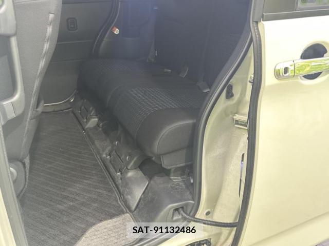 Toyota ROOMY 2021-05 8225052-6