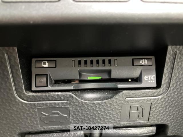 Toyota ROOMY 2017-06 8225232-17