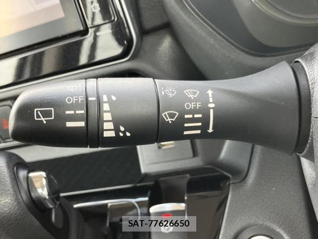 Nissan ROOX 2021-07 8218516-17