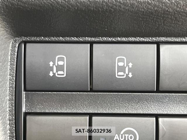 Nissan ROOX 2020-04 8219690-4