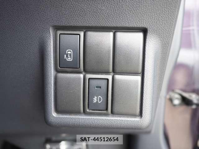 Nissan ROOX 2011-08 8220567-15