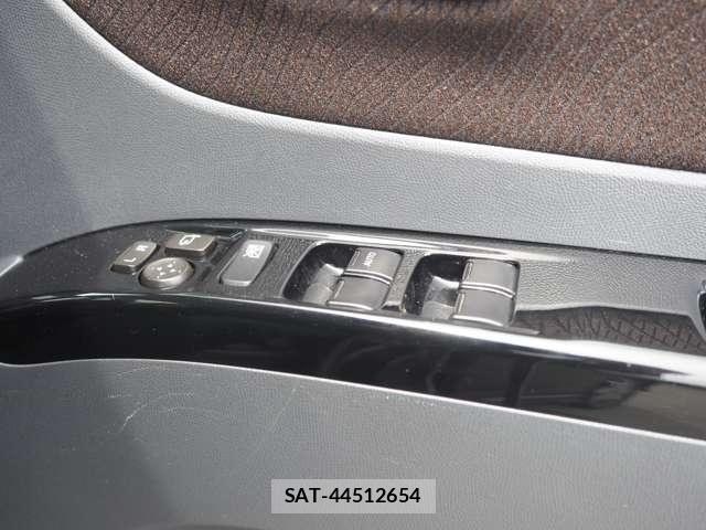 Nissan ROOX 2011-08 8220567-17