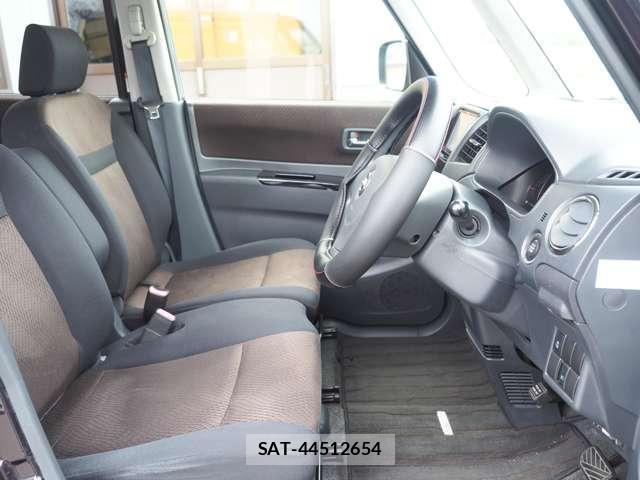 Nissan ROOX 2011-08 8220567-3