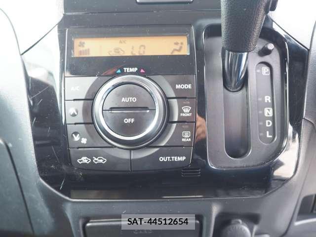Nissan ROOX 2011-08 8220567-7