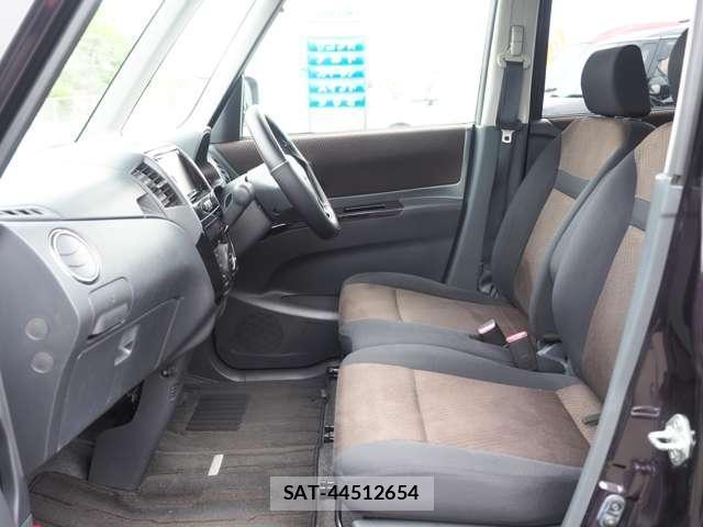 Nissan ROOX 2011-08 8220567-9