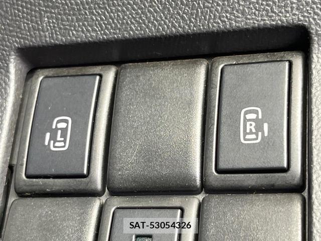 Nissan ROOX 2011-06 8220886-4