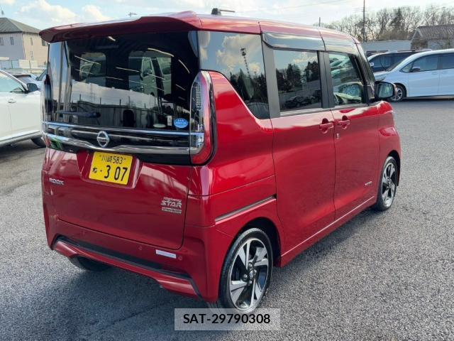 Nissan ROOX 2021-08 8221326-1