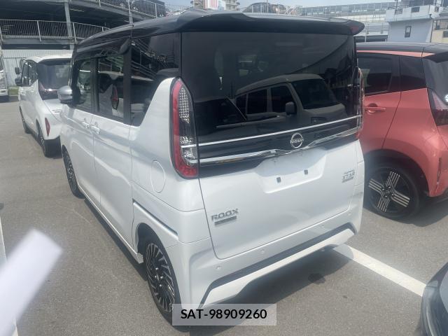 Nissan ROOX 2023-07 8224474-1