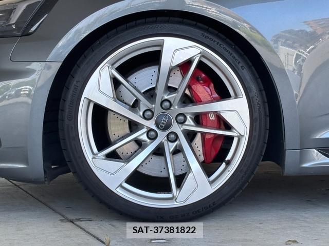 Audi RS5 2018-05 8220621-8