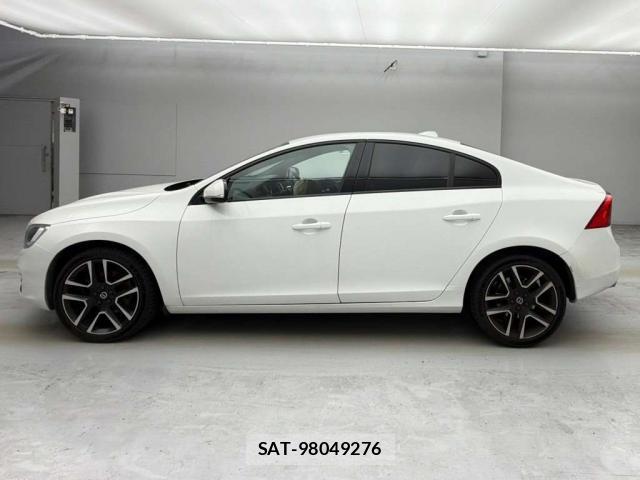 Volvo S60 2017-04 8218994-6