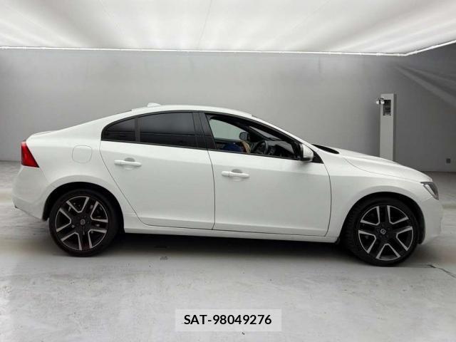 Volvo S60 2017-04 8218994-7