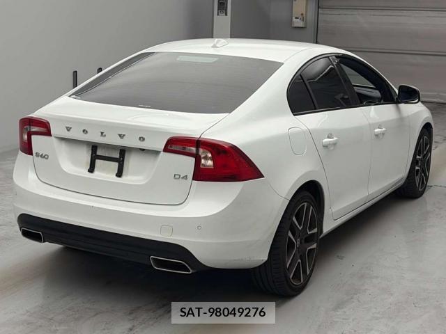 Volvo S60 2017-04 8218994-8