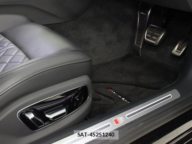 Audi S8 2020-09 8220635-17