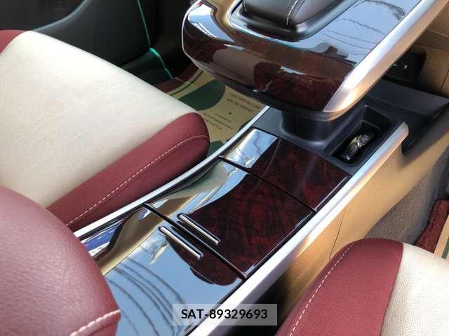 Toyota SAI 2015-06 8221606-9