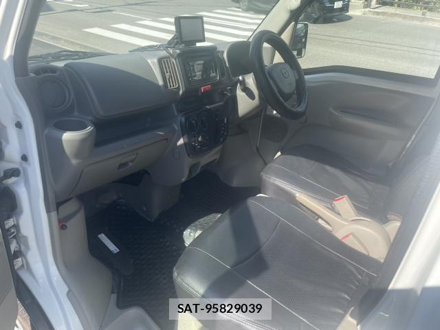 Mazda SCRUM 2017-02 8220917-10
