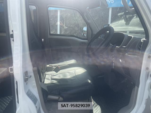 Mazda SCRUM 2017-02 8220917-16