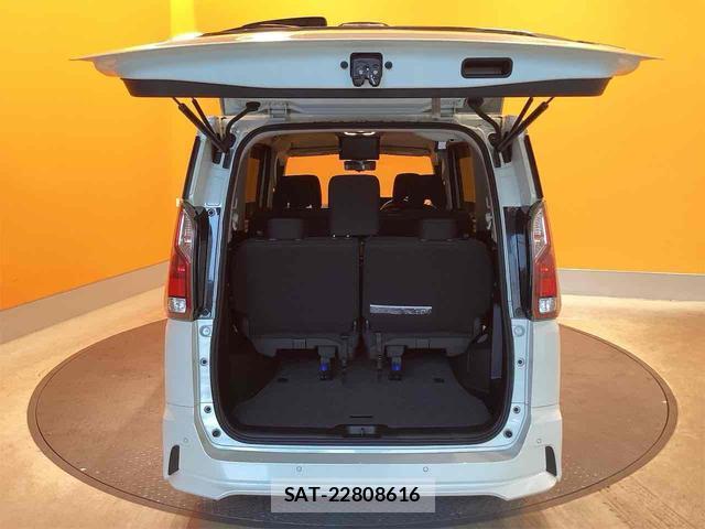 Nissan SERENA 2018-05 8216214-15