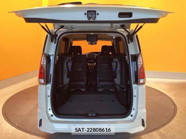 Nissan SERENA 2018-05 8216214-16