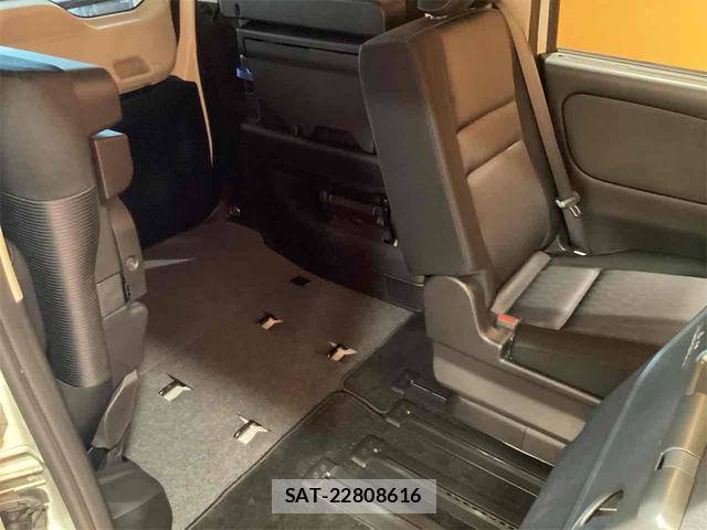 Nissan SERENA 2018-05 8216214-18