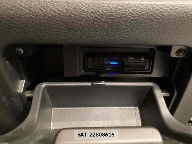 Nissan SERENA 2018-05 8216214-2