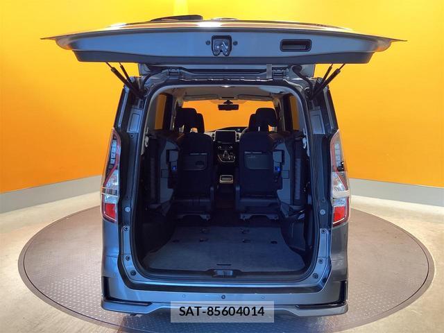 Nissan SERENA 2022-09 8216215-16