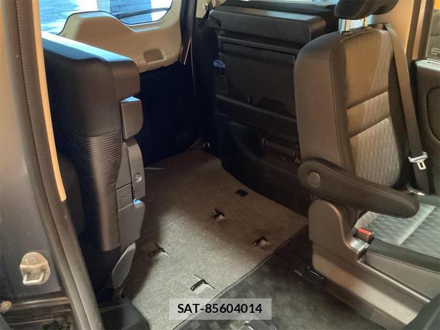 Nissan SERENA 2022-09 8216215-18