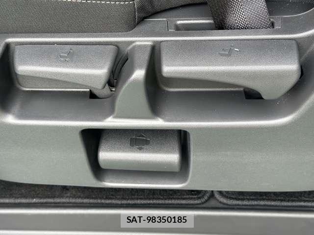 Nissan SERENA 2025-01 8218252-15