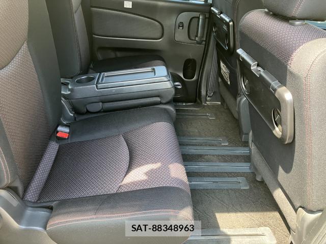 Nissan SERENA 2012-01 8218499-13