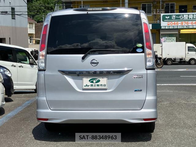 Nissan SERENA 2012-01 8218499-7