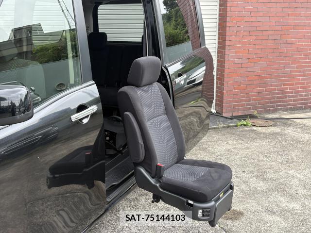 Nissan SERENA 2013-07 8220382-4