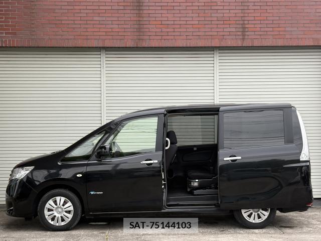 Nissan SERENA 2013-07 8220382-8