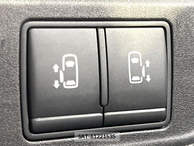 Nissan SERENA 2017-04 8220856-4