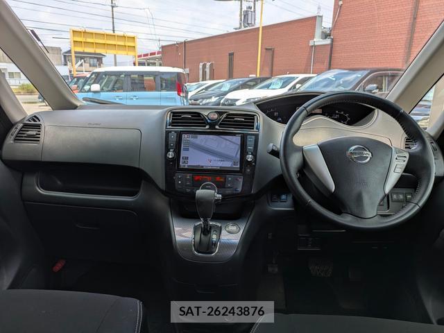 Nissan SERENA 2015-04 8220982-2