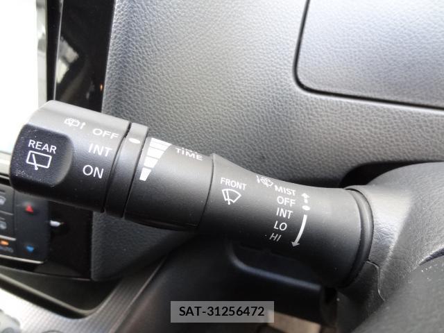Nissan SERENA 2015-12 8221256-14