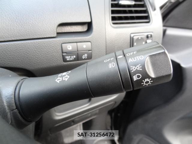Nissan SERENA 2015-12 8221256-15