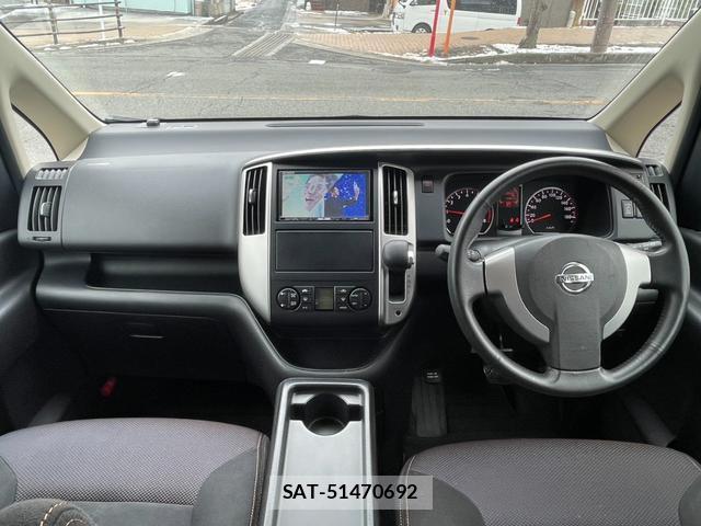 Nissan SERENA 2009-07 8221387-5