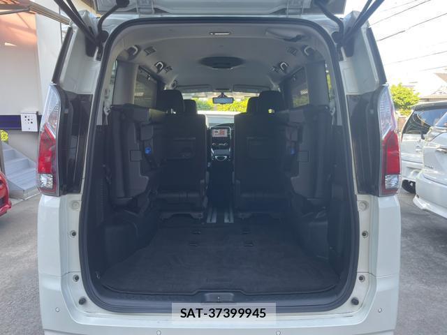 Nissan SERENA 2017-05 8221391-14