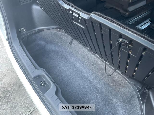 Nissan SERENA 2017-05 8221391-15