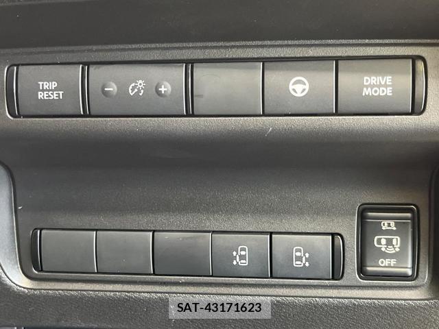Nissan SERENA 2023-12 8221641-4