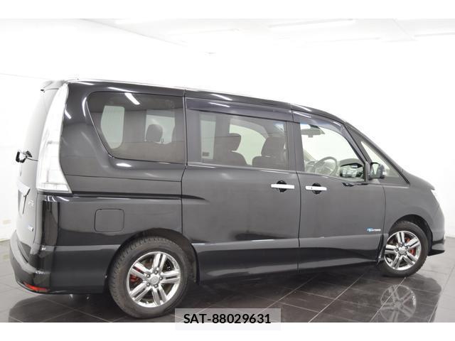 Nissan SERENA 2016-01 8223073-8