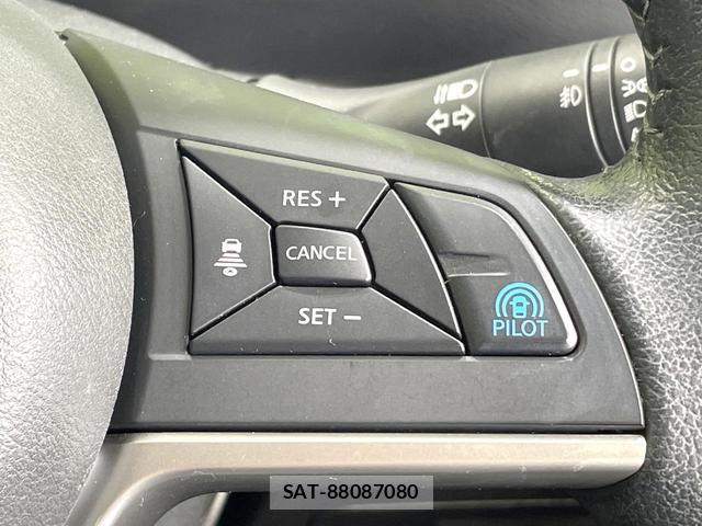 Nissan SERENA 2018-04 8223276-2
