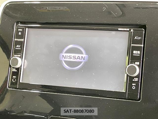 Nissan SERENA 2018-04 8223276-4