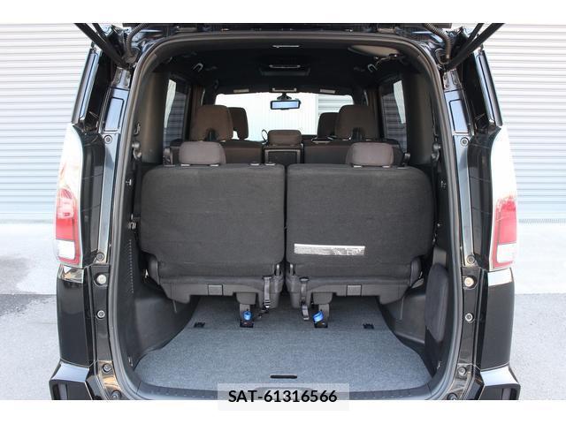 Nissan SERENA 2018-03 8223689-9