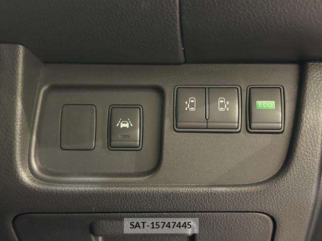 Nissan SERENA 2015-06 8224051-5