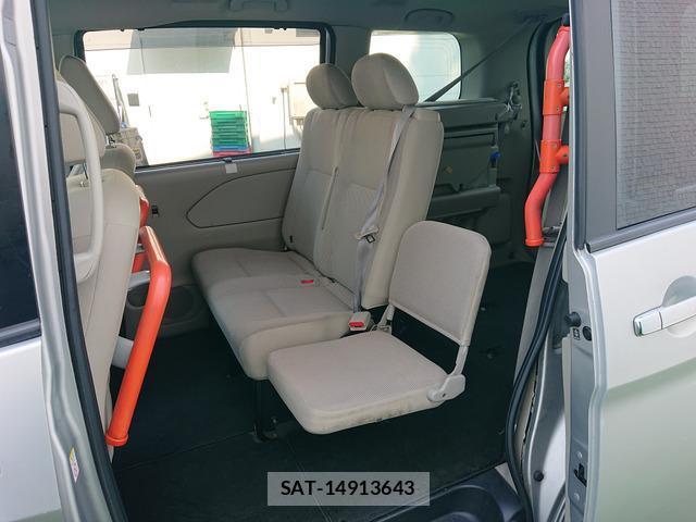 Nissan SERENA 2017-06 8224687-10