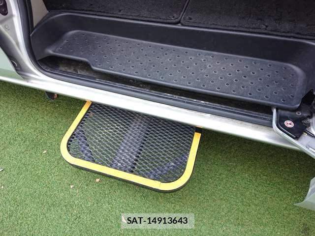 Nissan SERENA 2017-06 8224687-6