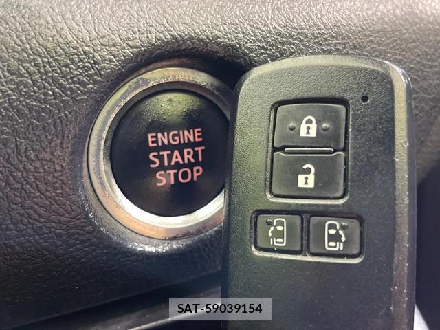 Toyota SIENTA 2016-04 8216594-5